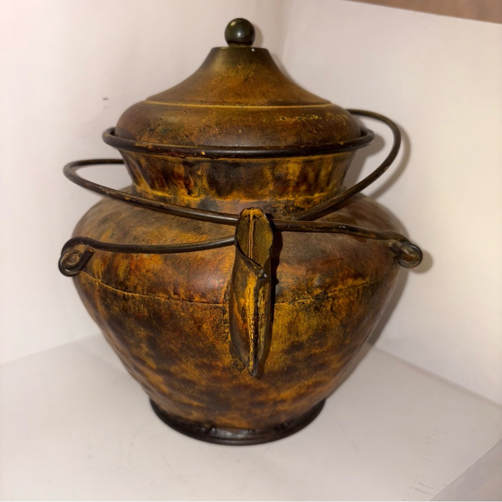Rustic Brown Metal Pot‎ with Lid